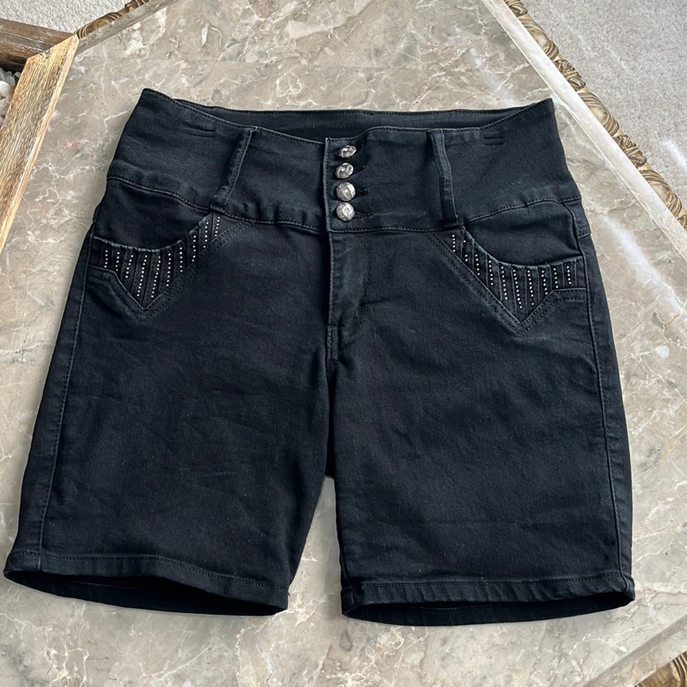 Butt lifting shorts